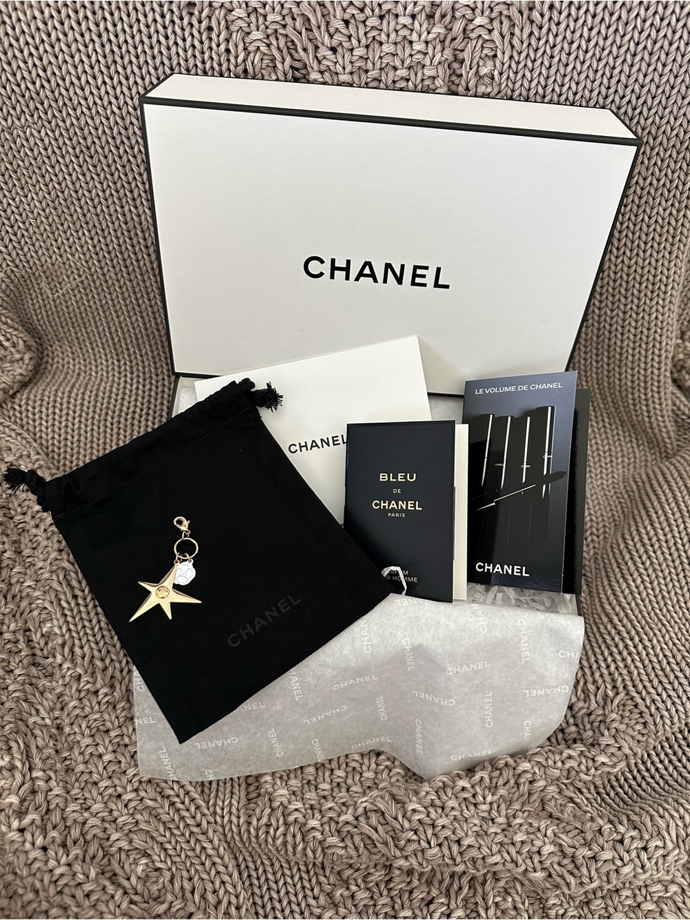 Chanel Charm, Trial Sizes, Pouch, Box and Gift Card - Picture 2 of 3